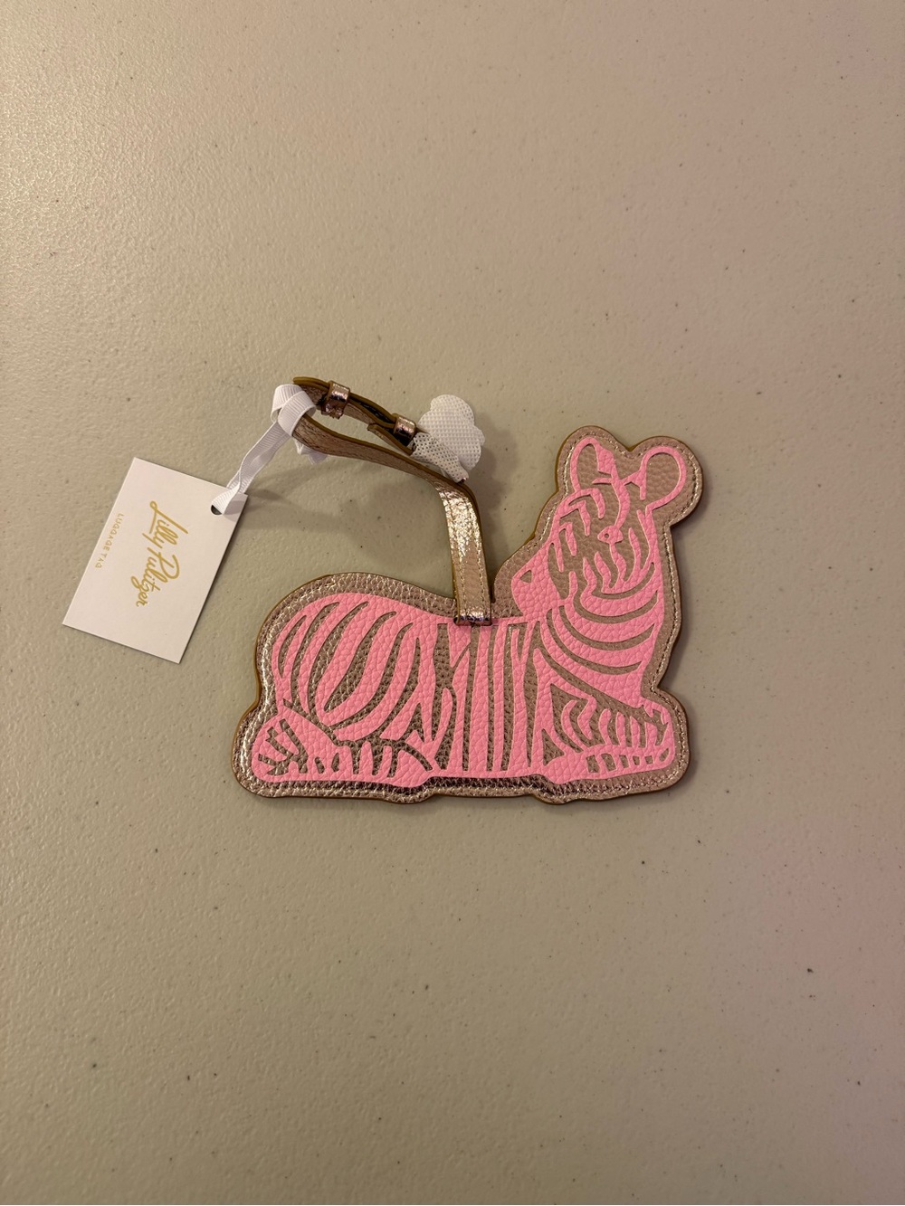 Lilly Pulitzer Zebra Shaped Luggage Tag in ‘Conch Shell Punk Zee Bebe’ - *NWT*